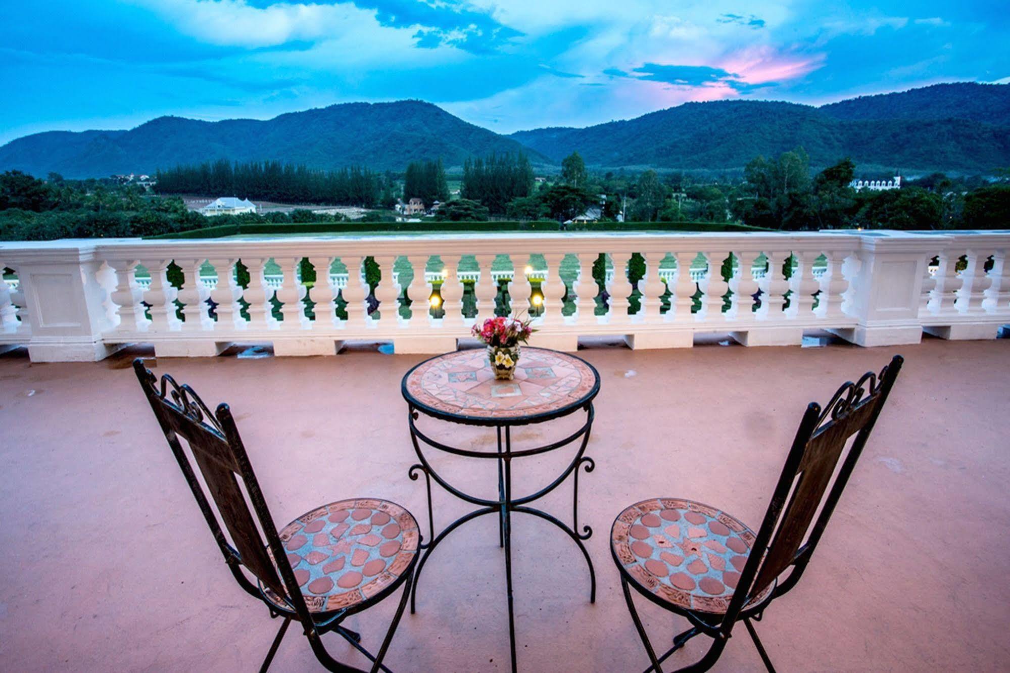 Chateau De Khaoyai Hotel & Resort Pakchong Bagian luar foto
